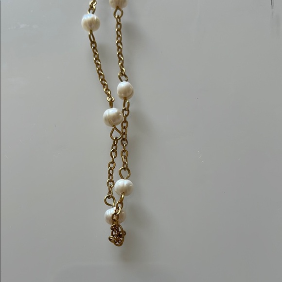 Elegant Gold and Pearl Necklace - Picture 7 of 10